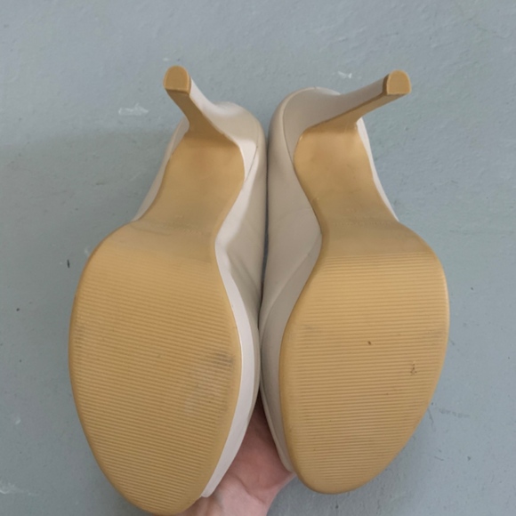 Ivory peep toe Colin Stewart pumps - Picture 4 of 4